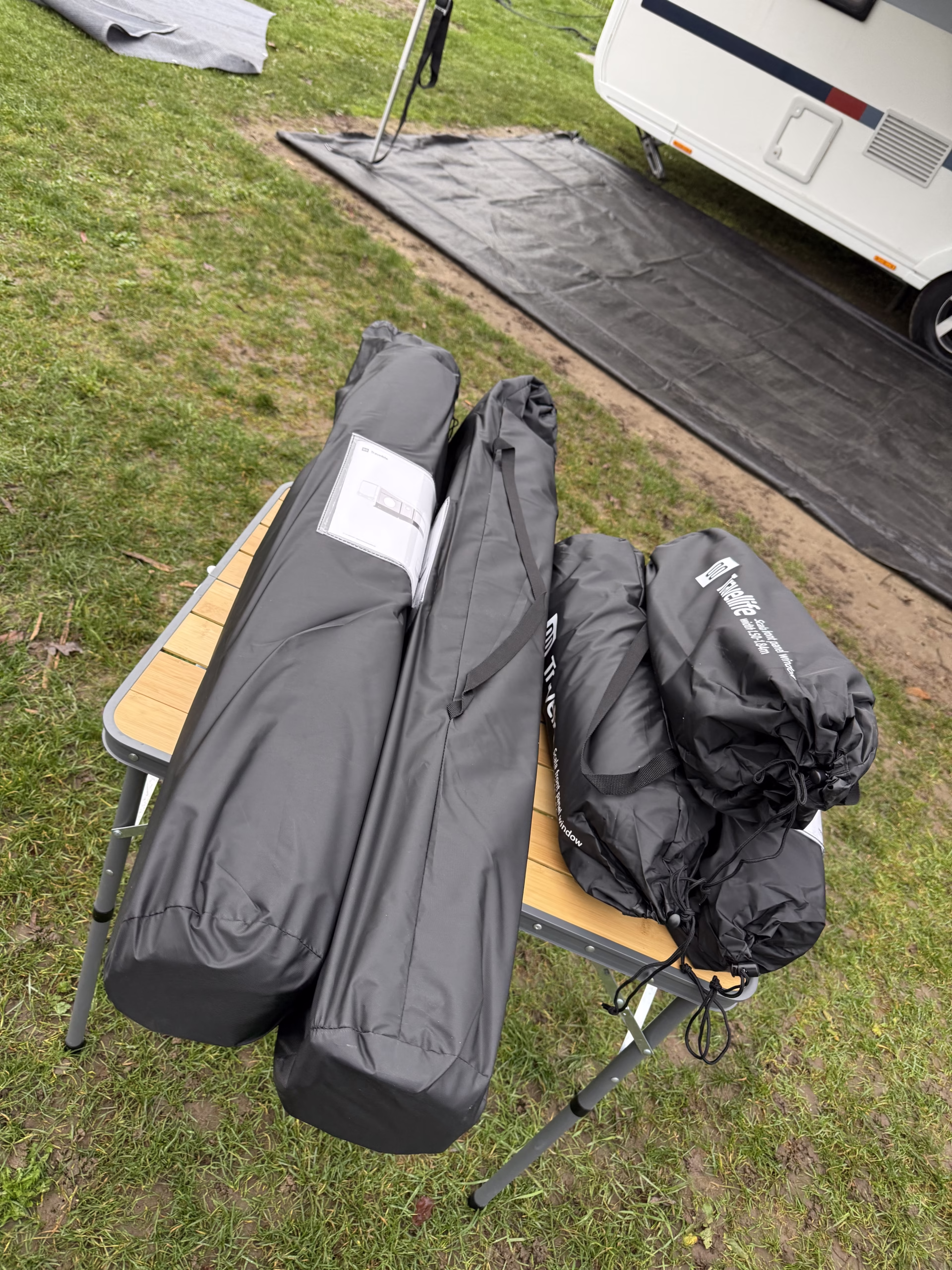 Losse opbergzakken van de Travellife Scala luifeltent